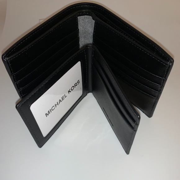 Michael Kors Harrison Leather Wallet w/Passcase - Picture 6 of 7